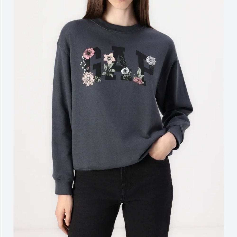 GAP NWOT Floral Logo Crewneck Sweatshirt Large Gray “Cast Iron” Graphic Pullover
